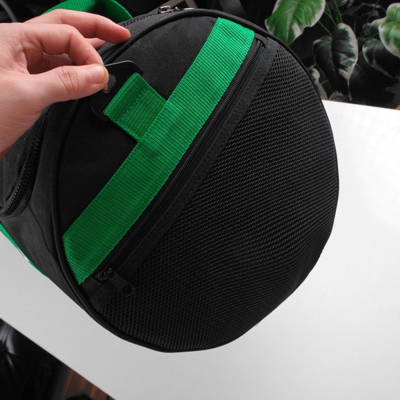 🐊LACOSTE TRAVEL BAG 🐊 - Picture 4 of 8